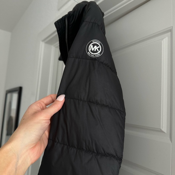 Micheal Kors long black puffer jacket - Picture 6 of 7